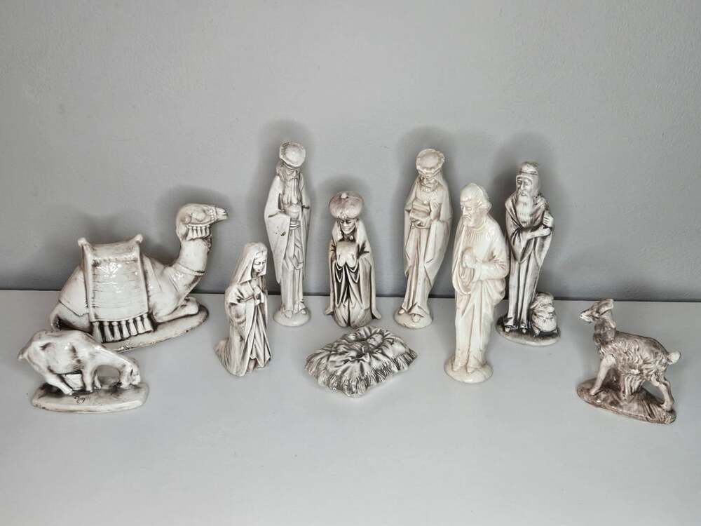 Byron Molds Vintage Ceramic Nativity Figurine Set Glazed Off-White Brown